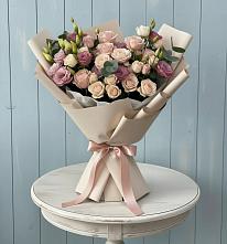 Букет цветов из:  Розы и Лизиантусы в Красногорском Удмуртская Республика