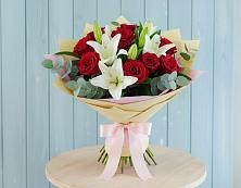 Букет цветов из:  Лилии и Розы в Красногорском Удмуртская Республика