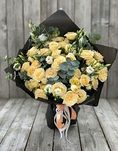 Букет цветов из:  Розы и Лизиантусы в Красногорском Удмуртская Республика