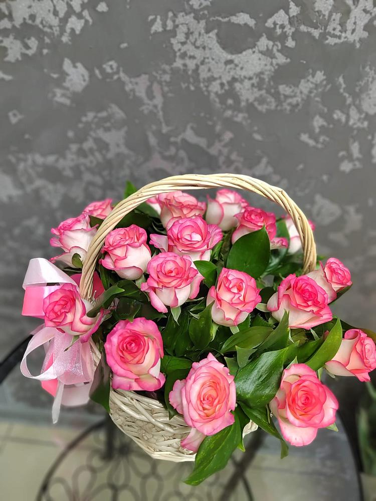 Цветочная композиция из Розы в корзине в Красногорском Удмуртская Республика