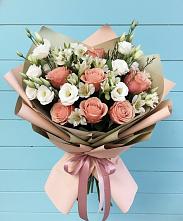 Букет цветов из:  Розы, Альстромерии и Лизиантусы в Красногорском Удмуртская Республика