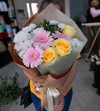 Букет цветов из:  Герберы, Розы и Хризантемы в Красногорском Удмуртская Республика