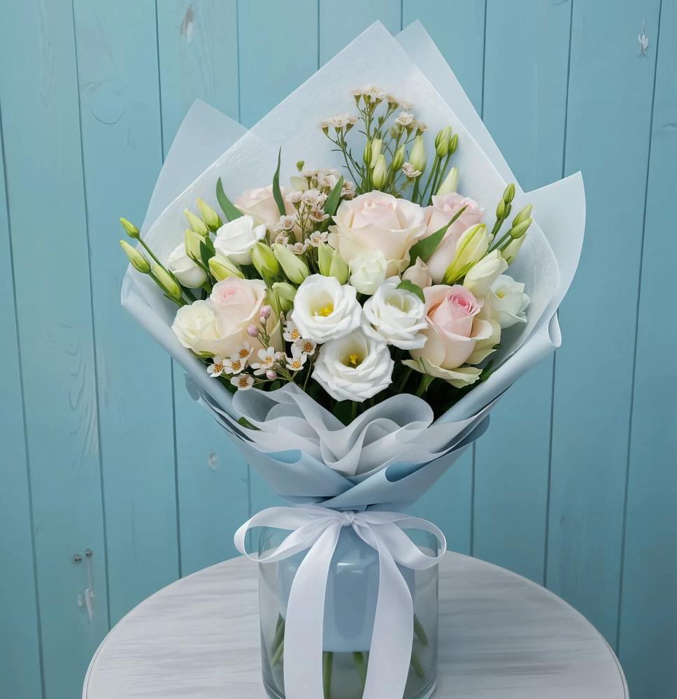 Букет цветов из: Розы и Лизиантусы в Красногорском Удмуртская Республика