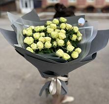 Букет Белые кустовые розы Солинеро в Красногорском Удмуртская Республика