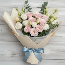 Букет цветов из:  Лизиантусы в Красногорском Удмуртская Республика