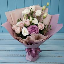 Букет цветов из:  Розы и Лизиантусы в Красногорском Удмуртская Республика