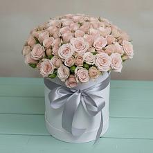 Цветочная композиция из Розы в шляпной коробке в Красногорском Удмуртская Республика