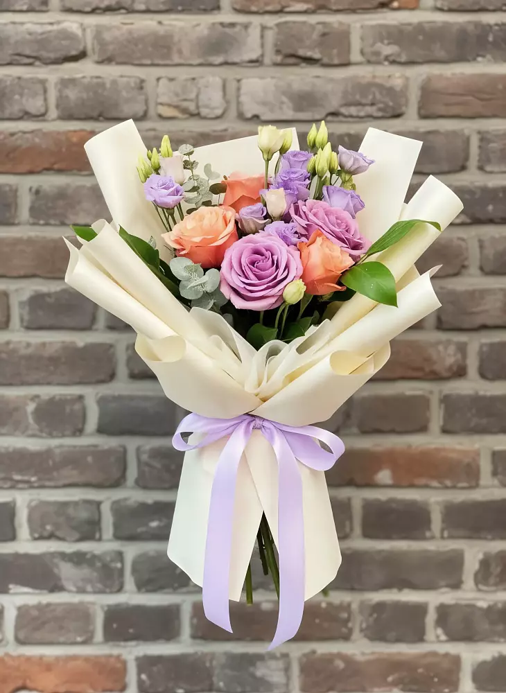 Букет цветов из: Лизиантусы и Розы в Красногорском Удмуртская Республика