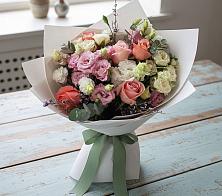 Букет цветов из:  Розы, Лизиантусы и Гвоздики в Красногорском Удмуртская Республика