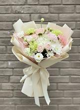 Букет цветов из:  Гвоздики, Розы, Лизиантусы и Хризантемы в Красногорском Удмуртская Республика