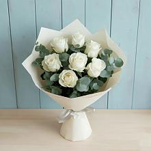 Букет Белые розы в Эвкалипте в Красногорском Удмуртская Республика