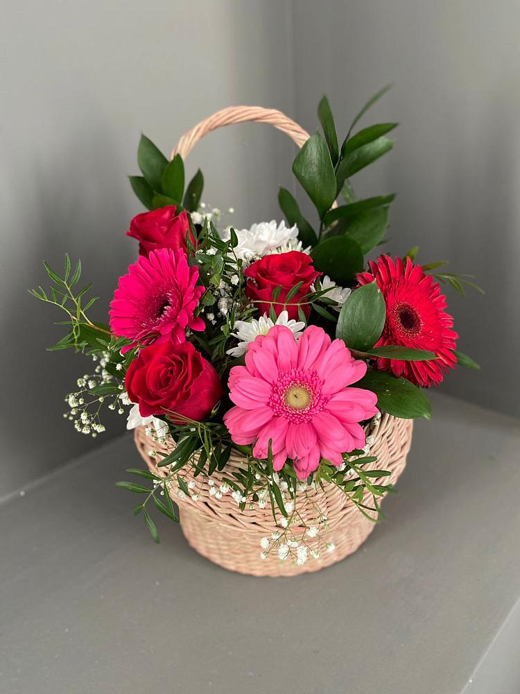 Цветочная композиция из Розы, Хризантемы и Герберы в корзине в Красногорском Удмуртская Республика