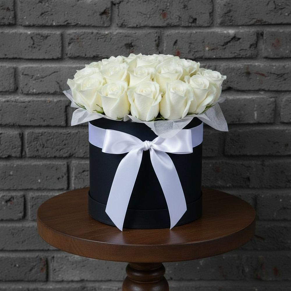 Цветочная композиция из Розы в шляпной коробке в Красногорском Удмуртская Республика