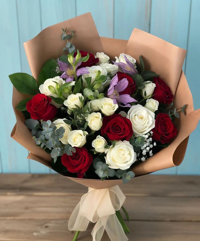 Букет цветов из: Розы и Альстромерии в Красногорском Удмуртская Республика