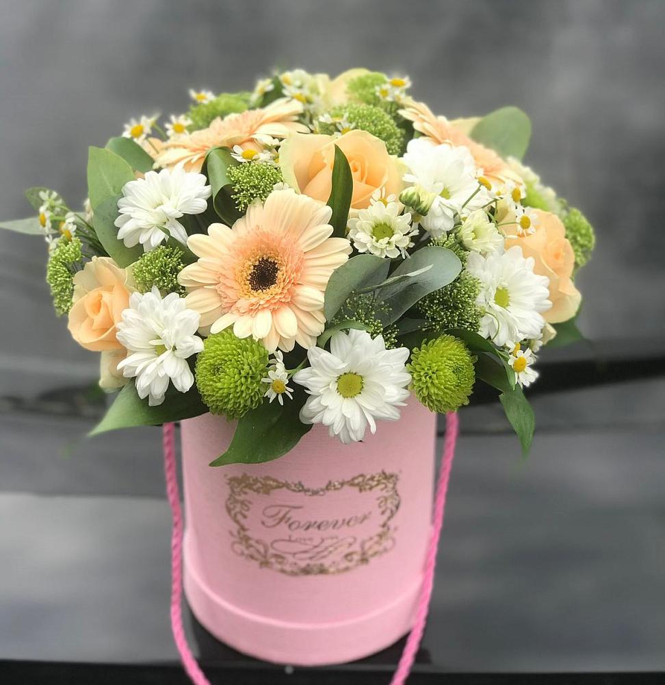 Цветочная композиция из Розы, Герберы и Хризантемы в шляпной коробке в Красногорском Удмуртская Республика