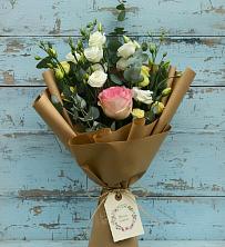 Букет цветов из:  Розы и Лизиантусы в Красногорском Удмуртская Республика