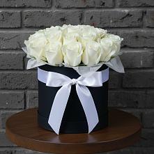 Цветочная композиция из Розы в шляпной коробке в Красногорском Удмуртская Республика