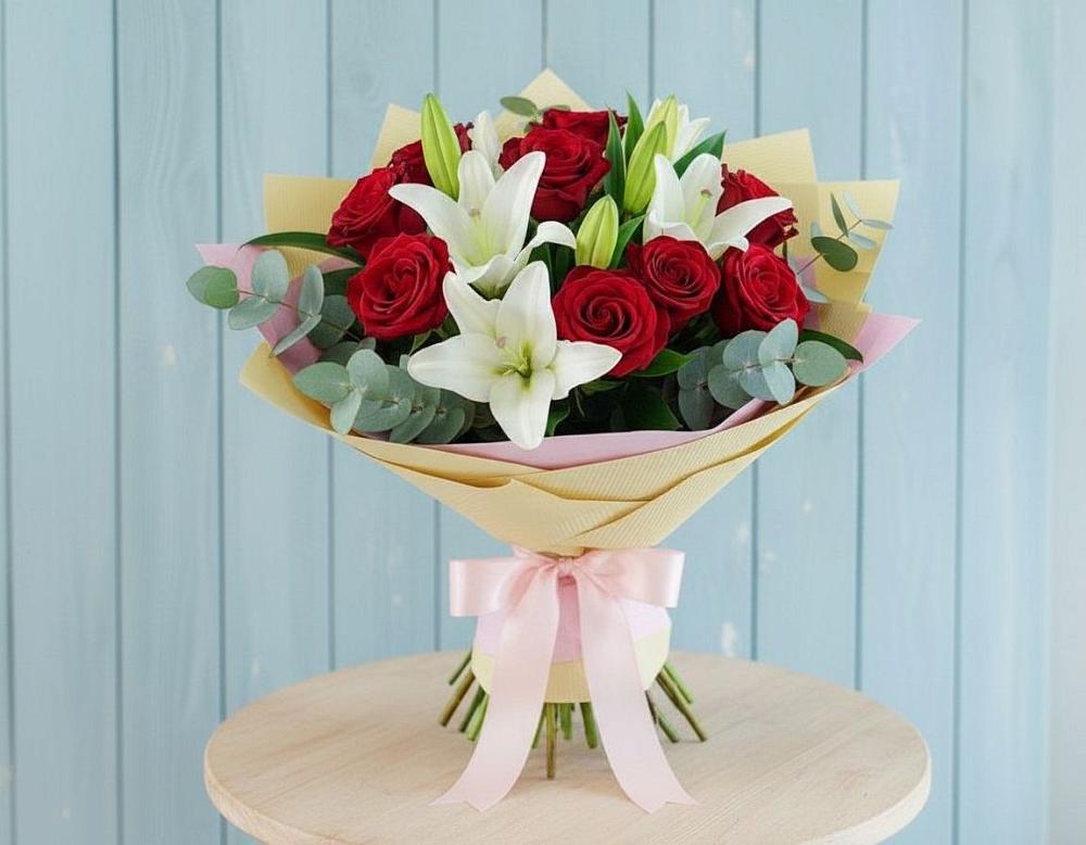 Букет цветов из: Лилии и Розы в Красногорском Удмуртская Республика